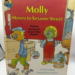 Vintage 1980 Sesame Street Book Club Molly Moves to Sesame Street 1st Edition VG